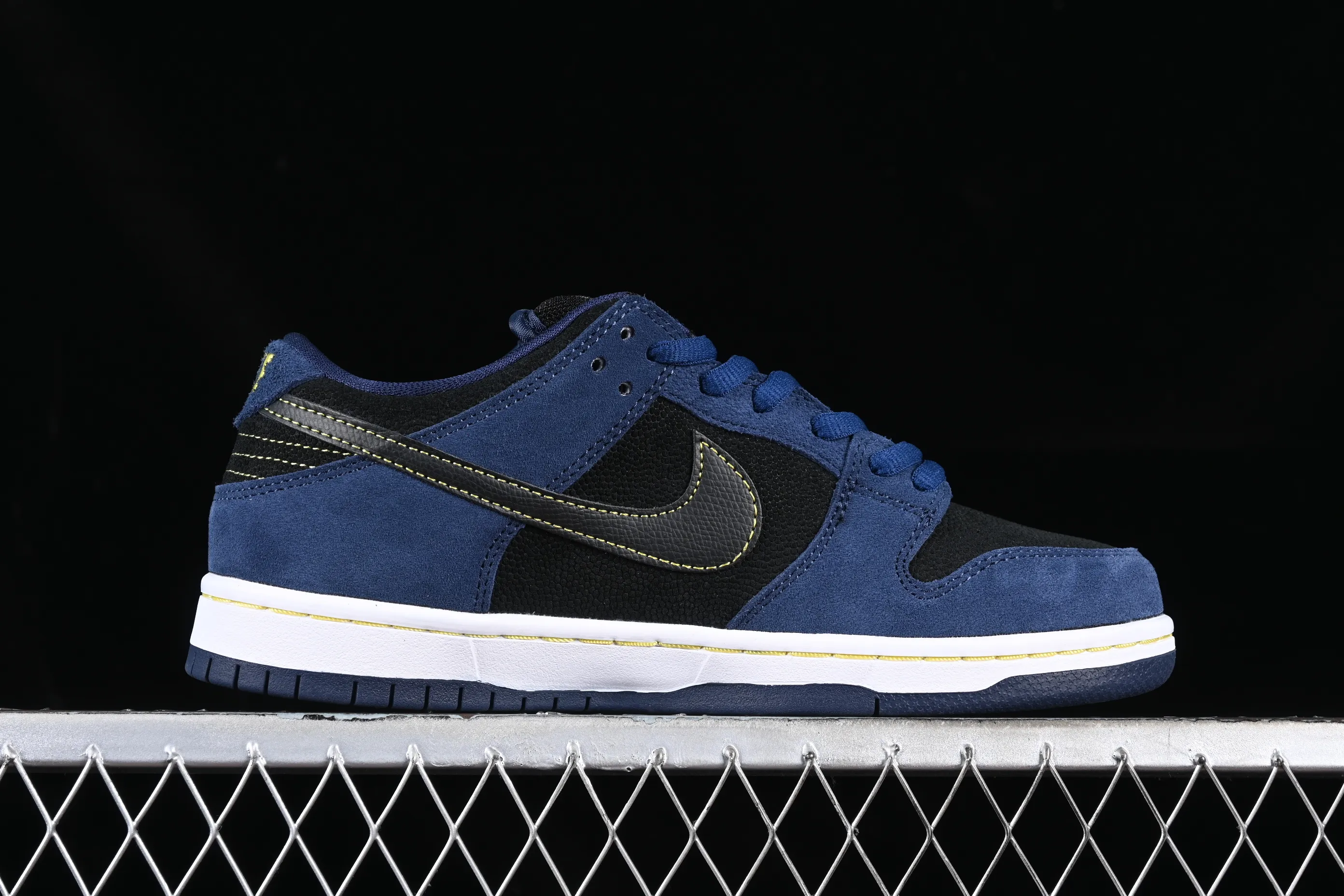 All categories Nk SB Dunk series Nk SB Dunk Low low-top sneakers Nk SB Dunk Low Pro dark blue SB smashed backboard fashion casual sneakers 304292-408